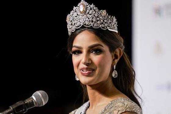 الهندية هارناز ساندو ملكة جمال الكون لعام 2021